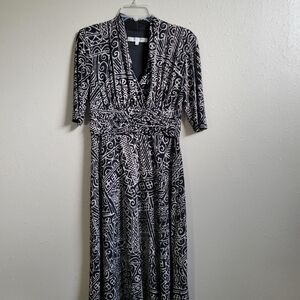 Evan Picone Black and Cream V-Neck Sheath Maxi Dress‎ 3/4 Sleeve
